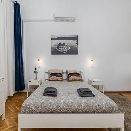 Venus - Dohany Street Ii